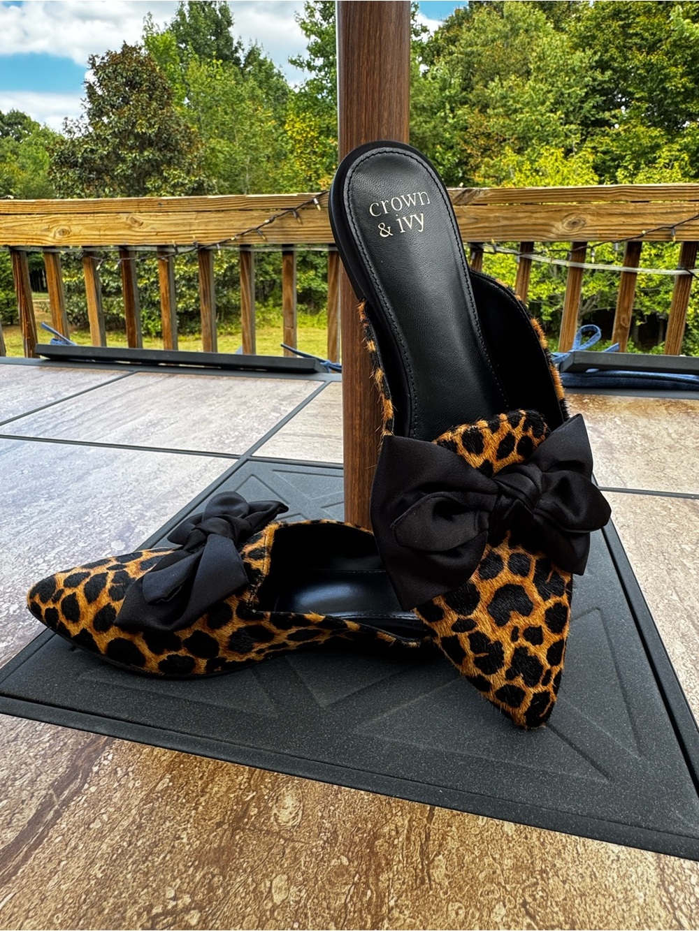 Crown & Ivy Elise Leopard/Cheetah Bow Pointed Toe Mules Flats size 8M